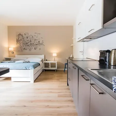 아파트 Stylish With Balcony, 12 Min To Centre, Free Netflix & Wifi 프라하