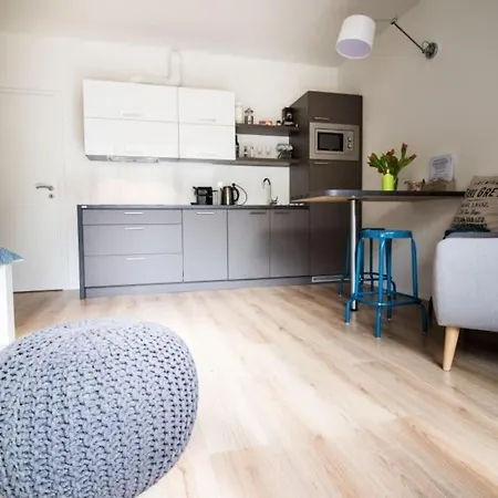 아파트 Stylish With Balcony, 12 Min To Centre, Free Netflix & Wifi *