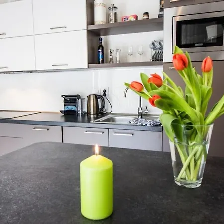 דירה Stylish With Balcony, 12 Min To Centre, Free Netflix & Wifi