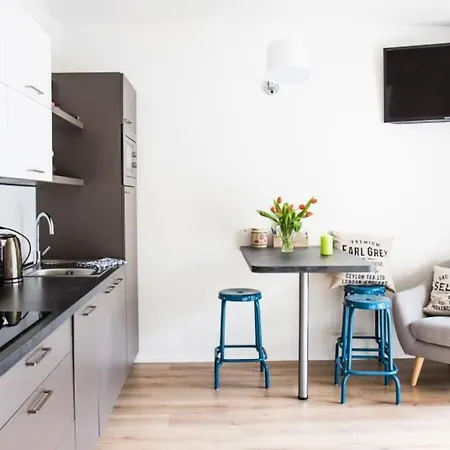 דירה Stylish With Balcony, 12 Min To Centre, Free Netflix & Wifi *