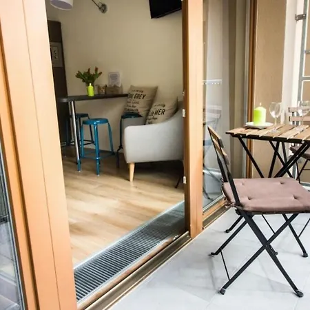 דירה Stylish With Balcony, 12 Min To Centre, Free Netflix & Wifi